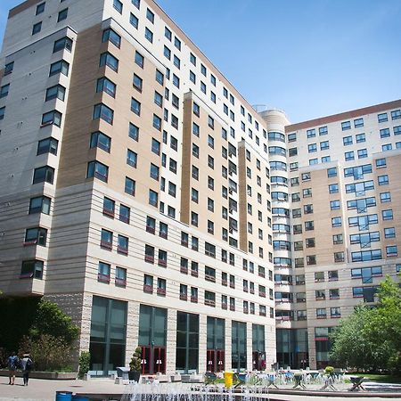 Toronto Metropolitan University- Pitman Hall Residence ภายนอก รูปภาพ