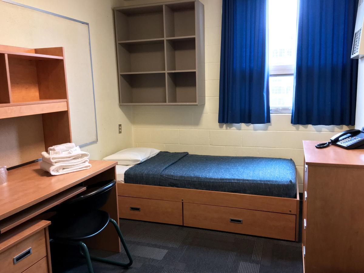 Toronto Metropolitan University- Pitman Hall Residence ภายนอก รูปภาพ
