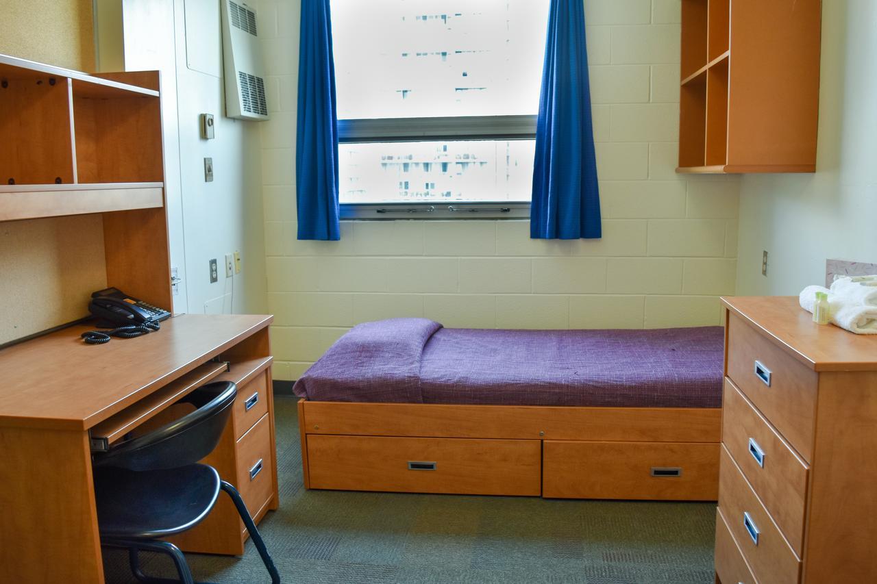 Toronto Metropolitan University- Pitman Hall Residence ภายนอก รูปภาพ